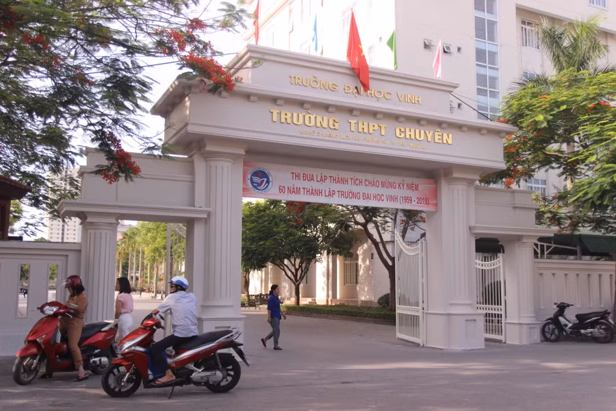 Trường THPT chuyên Đại học Vinh có khoảng 1.500 hồ sơ đăng ký thi tuyển vào lớp 10