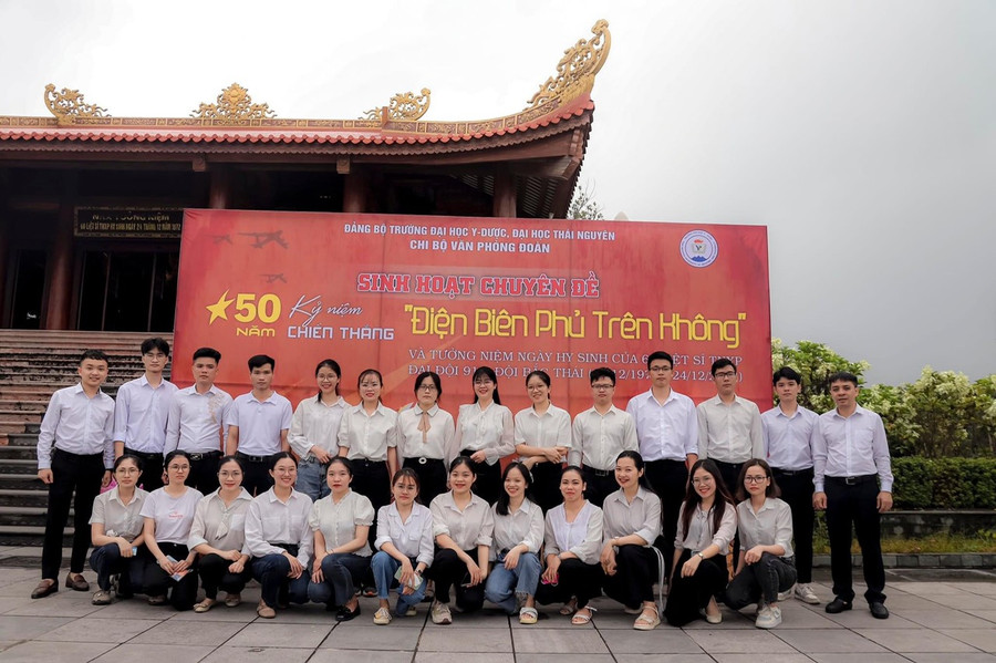 Sinh hoạt chuyên đề của Chi bộ văn phòng Đoàn - Đảng bộ trường Đại học Y - Dược. Sinh hoạt chuyên đề của Chi bộ văn phòng Đoàn - Đảng bộ trường Đại học Y - Dược.