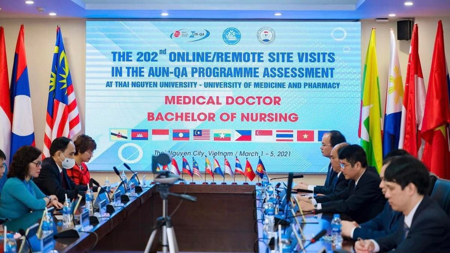 Trường Đại học Y - Dược (ĐH Thái Nguyên) đẩy mạnh hội nhập quốc tế; chủ động mở rộng hợp tác, trao đổi sinh viên, giảng viên; tăng cường thu hút đầu tư, tài trợ của nước ngoài. Trường Đại học Y - Dược (ĐH Thái Nguyên) đẩy mạnh hội nhập quốc tế; chủ động mở rộng hợp tác, trao đổi sinh viên, giảng viên; tăng cường thu hút đầu tư, tài trợ của nước ngoài.