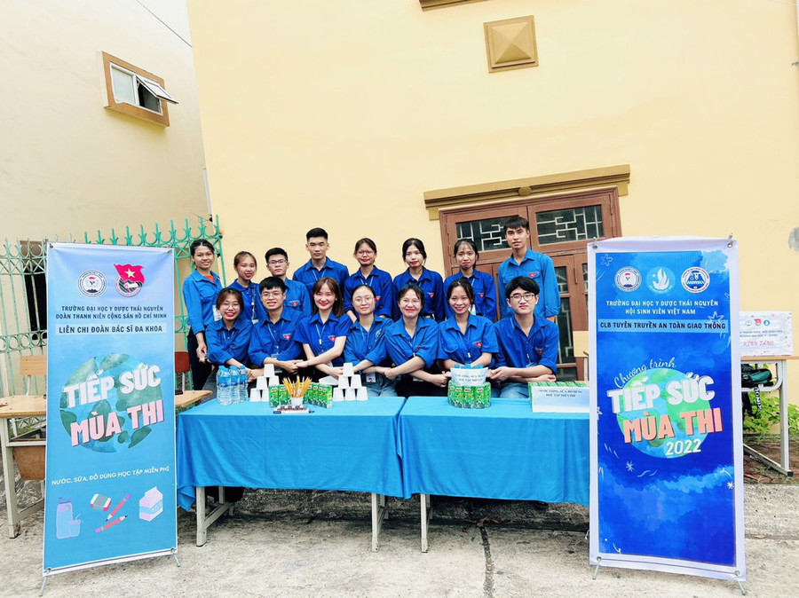 Sinh viên trường Trường Đại học Y – Dược (ĐH Thái Nguyên) tham gia chương trình Tiếp sức mùa thi 2022. Sinh viên trường Trường Đại học Y – Dược (ĐH Thái Nguyên) tham gia chương trình Tiếp sức mùa thi 2022.