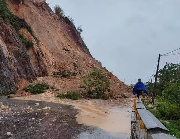 Rú Nguộc (huyện Thanh Chương, Nghệ An) bị sạt lở