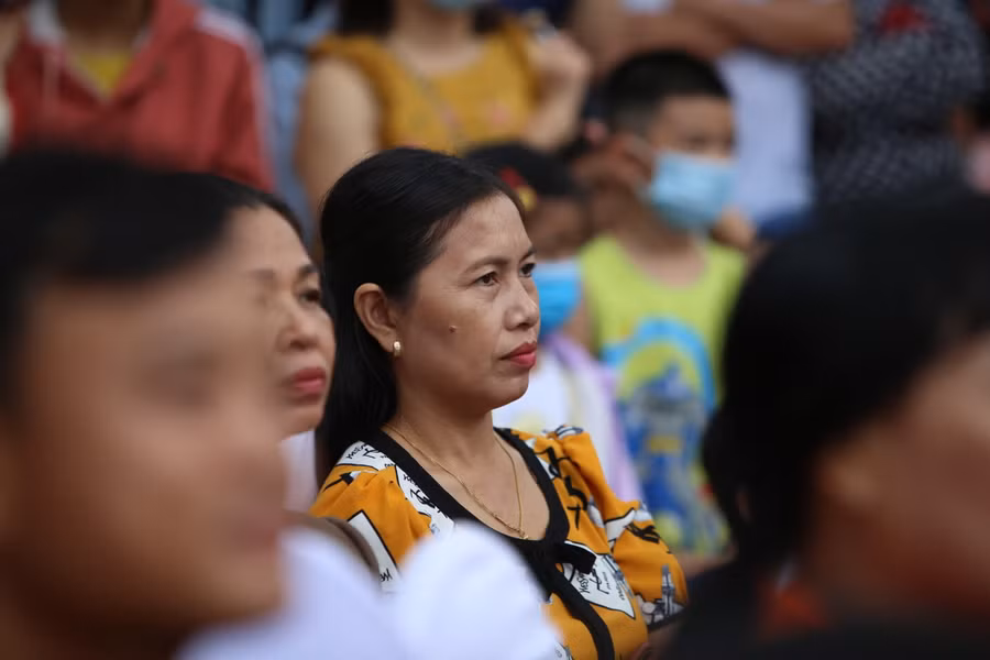 Mẹ của Tuấn Kiệt theo dõi cuộc thi