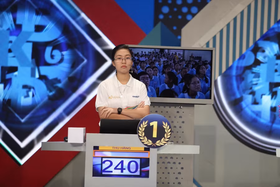 Thu Hằng tạm thời dẫn đầu đoàn leo núi với 240 điểm