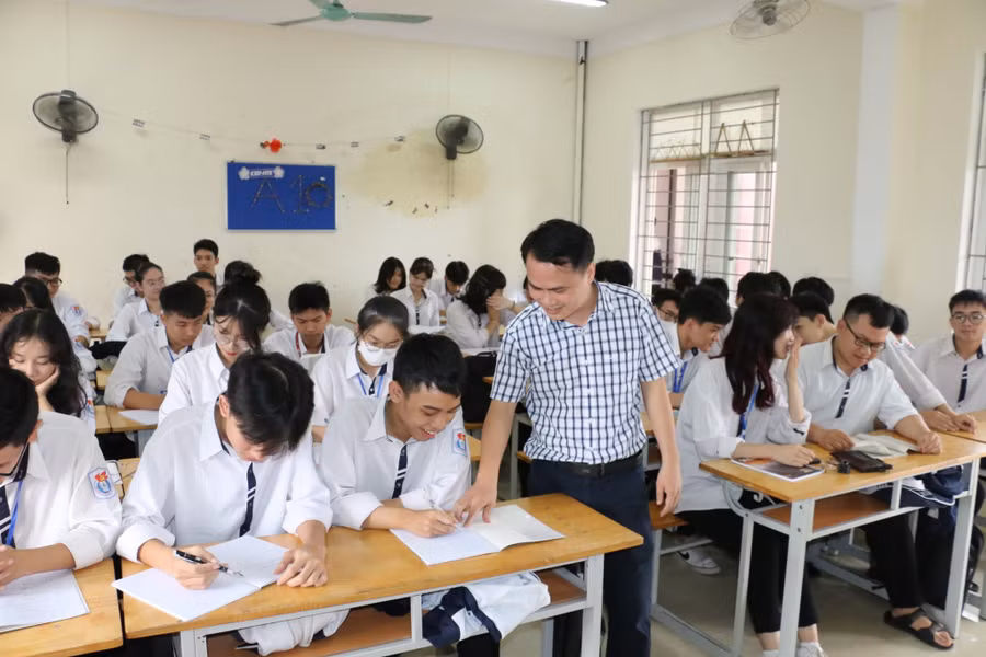 Giờ học tại Trường THPT Huỳnh Thúc Kháng (TP Vinh, Nghệ An). Ảnh: Hồ Lài