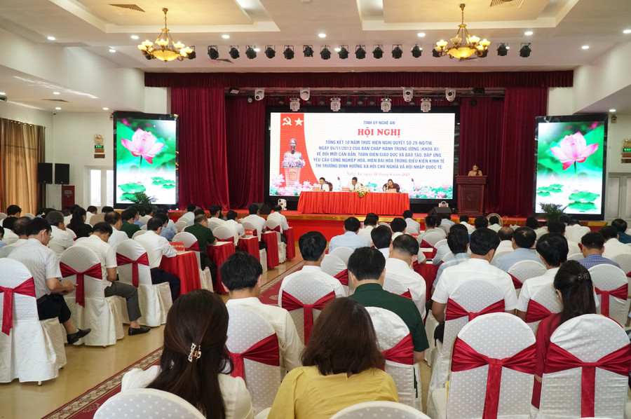 Tỉnh ủy Nghệ An tổ chức Hội nghị Hội nghị tổng kết 10 năm thực hiện Nghị quyết số 29 – NQ/TW về đổi mới căn bản, toàn diện giáo dục và đào tạo trên địa bàn. Ảnh: Hồ Lài. Tỉnh ủy Nghệ An tổ chức Hội nghị Hội nghị tổng kết 10 năm thực hiện Nghị quyết số 29 – NQ/TW về đổi mới căn bản, toàn diện giáo dục và đào tạo trên địa bàn. Ảnh: Hồ Lài.