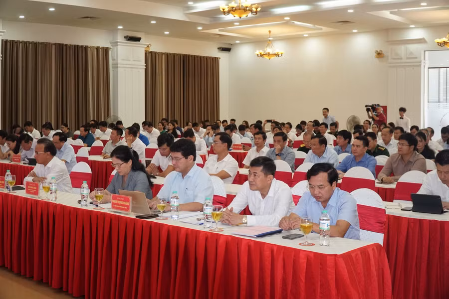 Các đại biểu tham dự Hội nghị tổng kết 10 năm thực hiện Nghị quyết 29 của Tỉnh ủy Nghệ An. Ảnh: Hồ Lài.