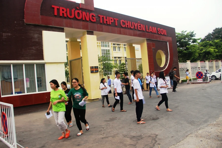 Trường THPT chuyên Lam Sơn (Thanh Hóa).