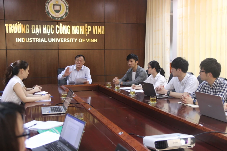 Trường ĐH Công nghiệp Vinh trao đổi về việc ký kết hợp tác quốc tế