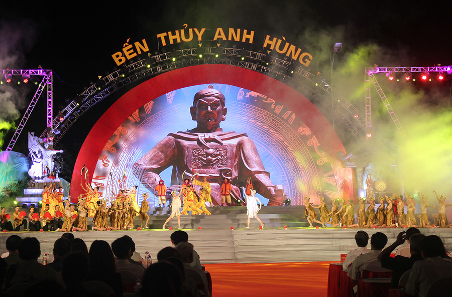 Chương trình gồm 4 phần tái hiện lại lịch sử vùng đất Nghệ Tĩnh và địa danh Bến Thủy từ xưa đến nay