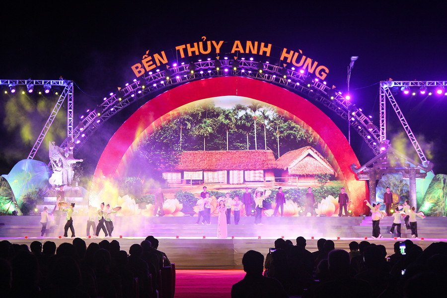 Chương trình quy tụ nhiều nghệ sĩ nổi tiếng trên cả nước