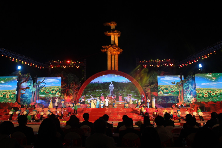 Chương trình được dàn dựng công phu, xúc động