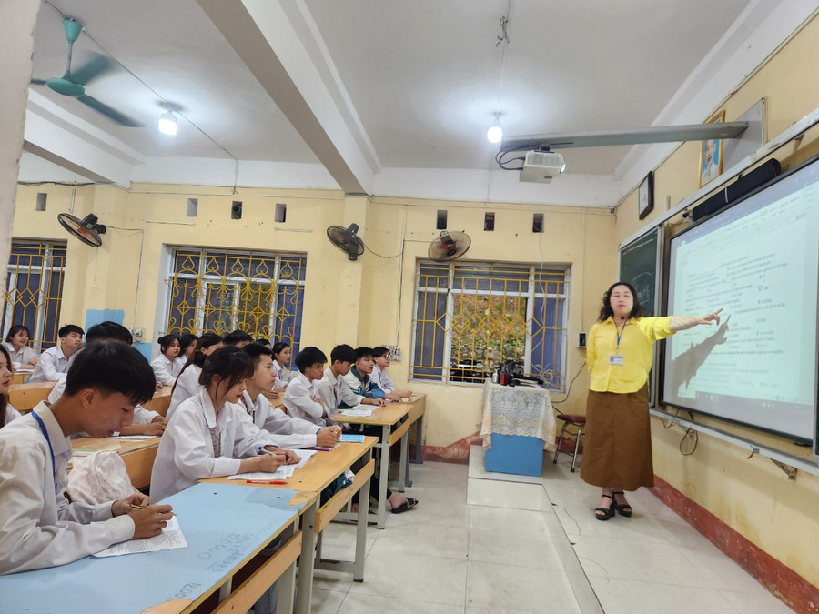 Cô giáo và học sinh khối 12 trên địa bàn tỉnh Yên Bái tích cực ôn luyện cho Kỳ thi tốt nghiệp THPT 2024. Cô giáo và học sinh khối 12 trên địa bàn tỉnh Yên Bái tích cực ôn luyện cho Kỳ thi tốt nghiệp THPT 2024.