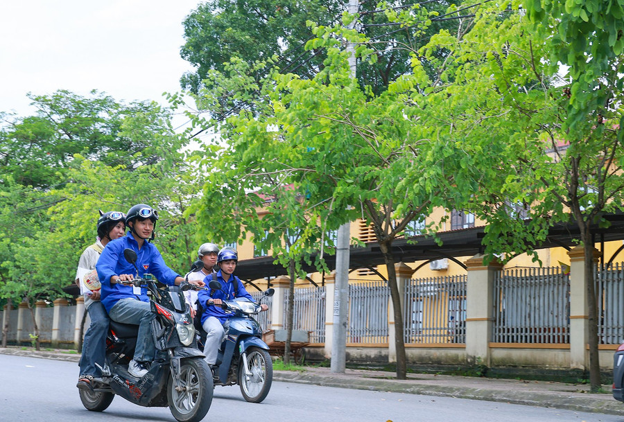 Sự nhiệt tình và chu đáo của các bạn đã làm dịu đi bao nỗi lo lắng của thí sinh và người thân. Ảnh tại Trường THPT Ngô Gia Tự (Lập Thạch, Vĩnh Phúc) Sự nhiệt tình và chu đáo của các bạn đã làm dịu đi bao nỗi lo lắng của thí sinh và người thân. Ảnh tại Trường THPT Ngô Gia Tự (Lập Thạch, Vĩnh Phúc)