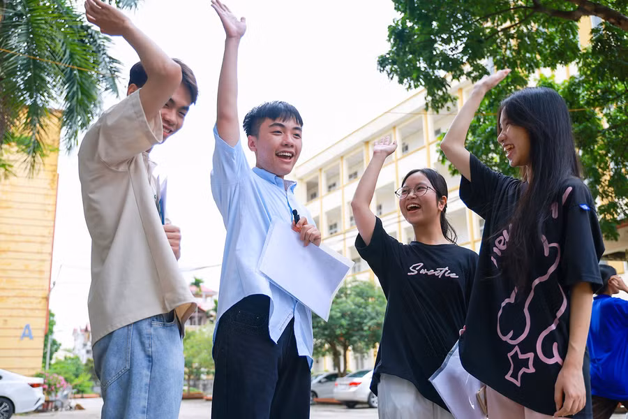 Thí sinh Vĩnh Phúc vui mừng sau khi hoàn thành Kỳ thi tốt nghiệp THPT 2024