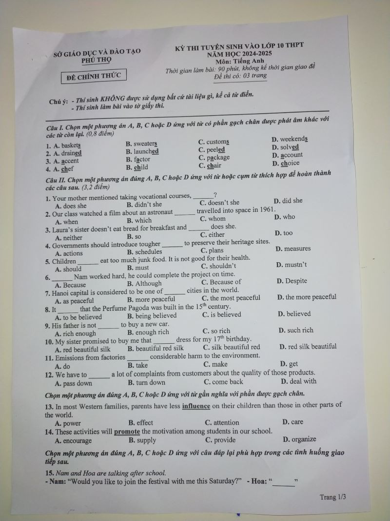 Đề thi chính thức môn tiếng Anh không chuyên (trang 1). Đề thi chính thức môn tiếng Anh không chuyên (trang 1).