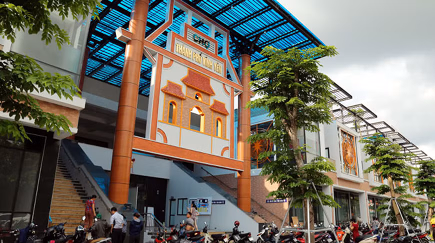 Chợ Vĩnh Yên khang trang và sầm uất.