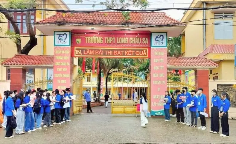 Hội đồng coi thi Trường THPT Long Châu Sa có 791 thí sinh đăng ký dự thi với 33 phòng thi.