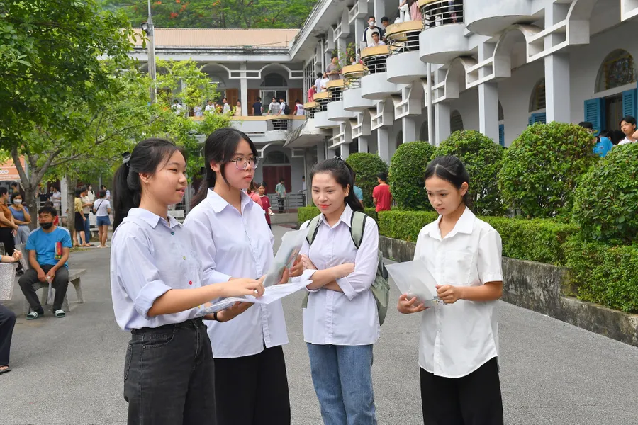 Các thí sinh tham dự Kỳ thi tại Trường THPT Chuyên Tuyên Quang