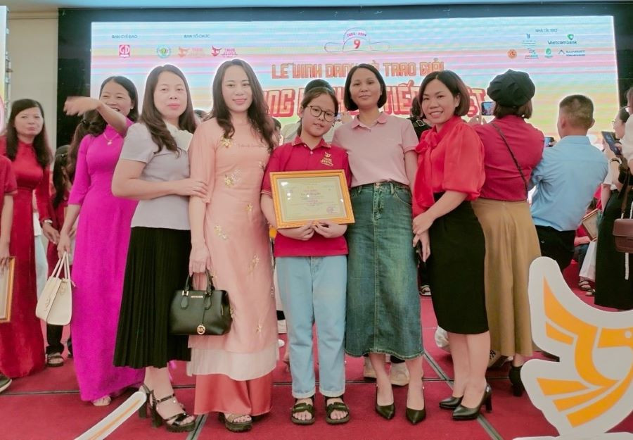 Em Lê Phương Chi đoạt giải Nhì hội thi Trạng Nguyên Tiếng Việt cấp Quốc gia năm học 2023 – 2024. Em Lê Phương Chi đoạt giải Nhì hội thi Trạng Nguyên Tiếng Việt cấp Quốc gia năm học 2023 – 2024.