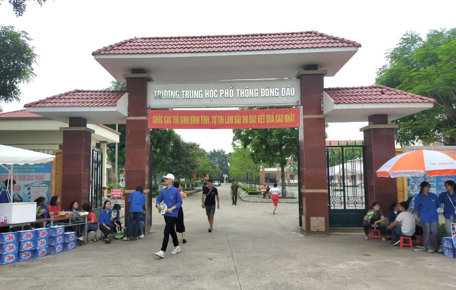 Tại Hội đồng thi Đồng Đậu có tổng 571 thí sinh đăng ký dự thi, với 24 phòng thi. Tại Hội đồng thi Đồng Đậu có tổng 571 thí sinh đăng ký dự thi, với 24 phòng thi.