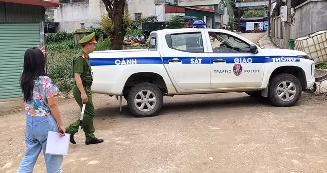 CSGT kịp thời đưa nữ sinh ở Hà Giang đến điểm thi. Ảnh: Công an tỉnh Hà Giang