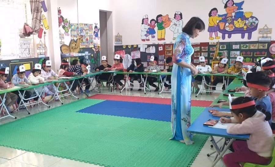 Một giờ học của cô và trò nhà trường