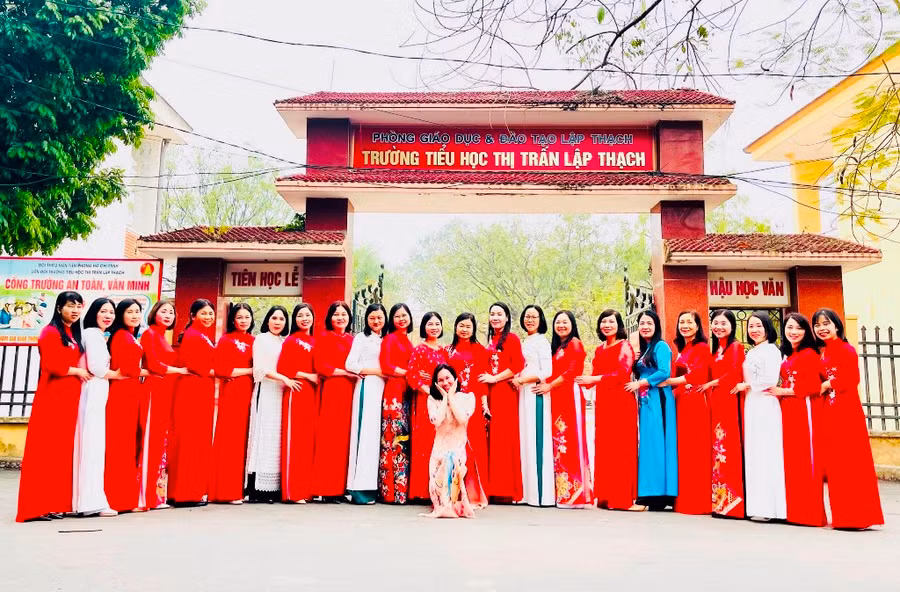 Tập thể nữ giáo viên nhà trường.