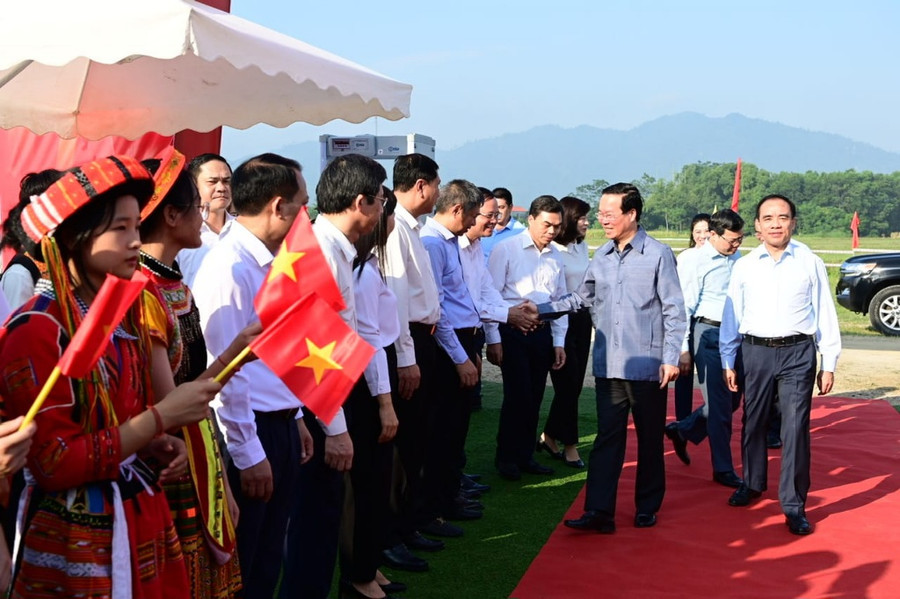 Chủ tịch nước Võ Văn Thưởng dự Lễ động thổ xây dựng bệnh viện. Chủ tịch nước Võ Văn Thưởng dự Lễ động thổ xây dựng bệnh viện.