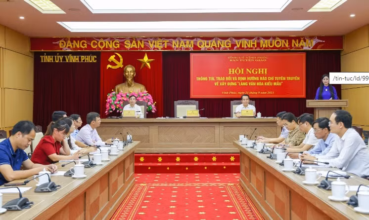 Bí thư Tỉnh ủy Vĩnh Phúc - Hoàng Thị Thúy Lan phát biểu chỉ đạo tại hội nghị.