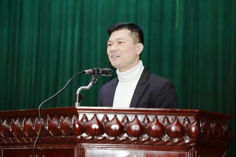 Ông Nguyễn Văn Thành, Giám đốc Công ty CP Hợp Lực (Thanh Hóa), đại diện nhà tài trợ phát biểu tại chương trình trao quà Tết sinh viên Lào. Ảnh: TL Ông Nguyễn Văn Thành, Giám đốc Công ty CP Hợp Lực (Thanh Hóa), đại diện nhà tài trợ phát biểu tại chương trình trao quà Tết sinh viên Lào. Ảnh: TL