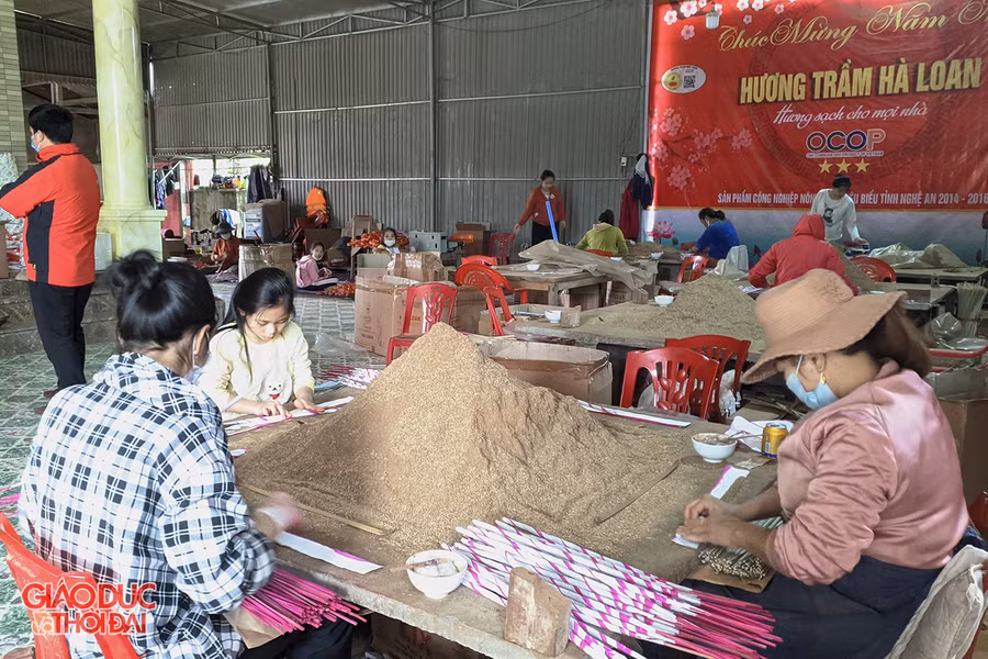 Cơ sở sản xuất hương trầm của gia đình ông Đậu Công Hà