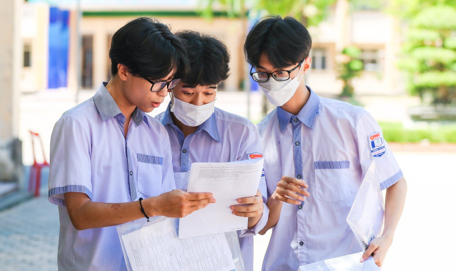 Thí sinh Nghệ An hoàn thành bài thi tổ hợp sáng ngày 29/6.