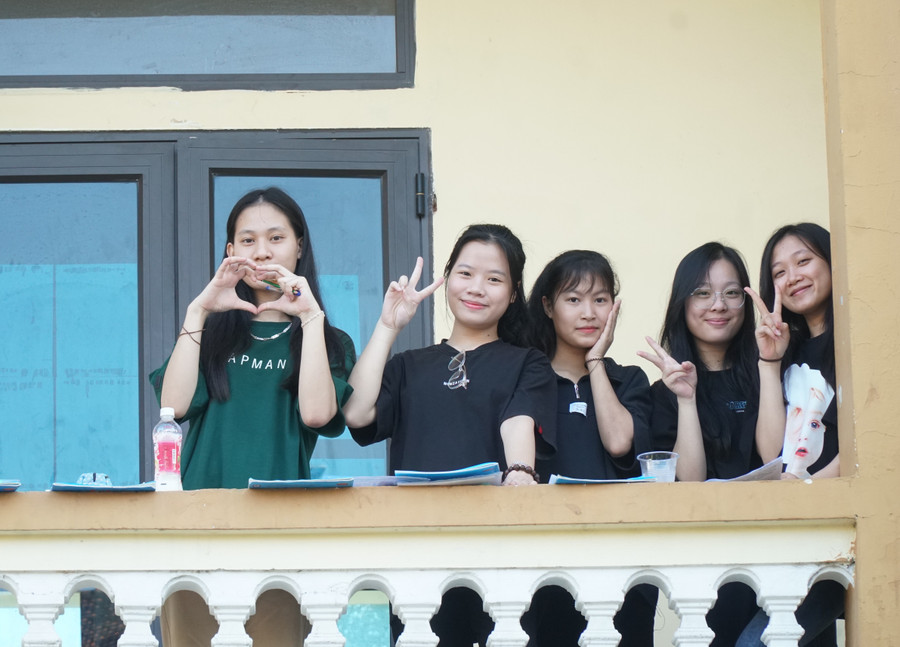 Ba năm học ở trường nội trú là thanh xuân tươi đẹp của những cô cậu học trò dân tộc thiểu số Nghệ An. Ảnh: Hồ Lài. Ba năm học ở trường nội trú là thanh xuân tươi đẹp của những cô cậu học trò dân tộc thiểu số Nghệ An. Ảnh: Hồ Lài.