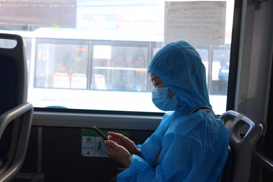 Hà Nội đón gần 300 công nhân từ tâm dịch Bắc Giang về quê ảnh 4