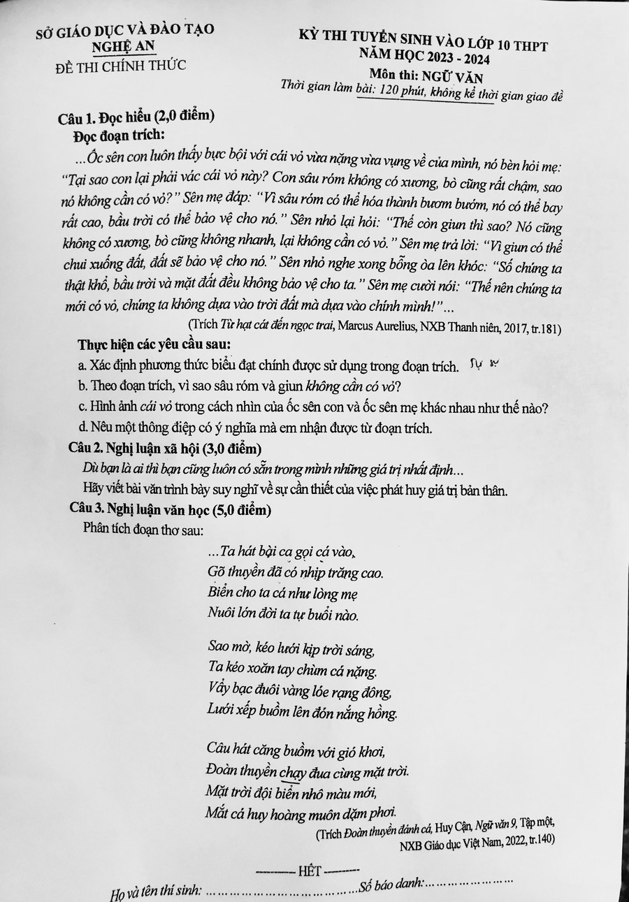 Đề thi môn Ngữ văn tuyển sinh vào lớp 10 tỉnh Nghệ An năm học 2023-2024. Ảnh: Hồ Lài. Đề thi môn Ngữ văn tuyển sinh vào lớp 10 tỉnh Nghệ An năm học 2023-2024. Ảnh: Hồ Lài.