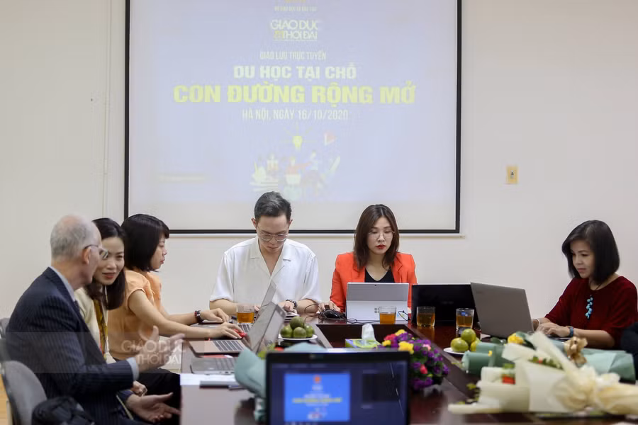 Giao lưu trực tuyến: “Du học tại chỗ: Con đường rộng mở” ảnh 23
