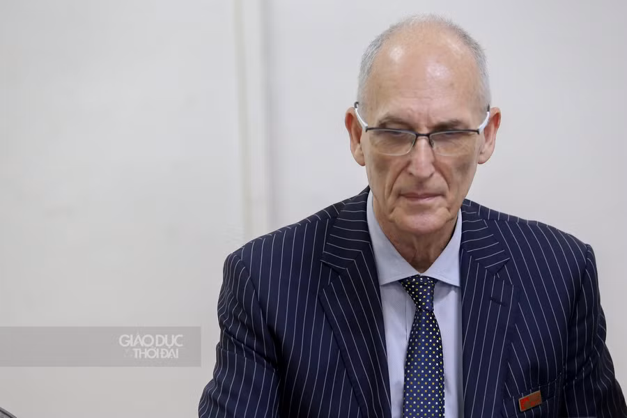 Ông Tony Summer, Phó Giám đốc Học vụ, Trường Đại học Anh quốc Việt Nam (BUV)