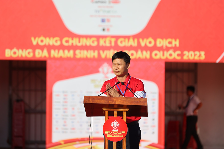 Ông Nguyễn Thanh Đề, Vụ trưởng Vụ Giáo dục Thể chất (Bộ GD&ĐT) phát biểu khai mạc giải đấu. Ảnh: NTU. Ông Nguyễn Thanh Đề, Vụ trưởng Vụ Giáo dục Thể chất (Bộ GD&ĐT) phát biểu khai mạc giải đấu. Ảnh: NTU.