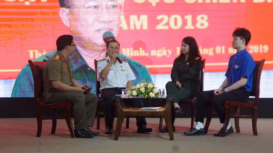 Buổi giao lưu tại chương trình. Ảnh: Lê Nam