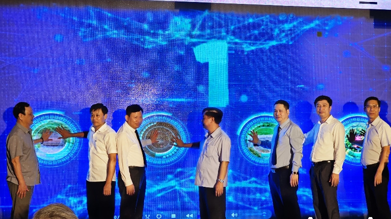 Thực hiện nghi thức công bố tuyến du lịch kết nối các huyện Yên Định, Thọ Xuân, Vĩnh Lộc, Cẩm Thủy. (Ảnh: HA) Thực hiện nghi thức công bố tuyến du lịch kết nối các huyện Yên Định, Thọ Xuân, Vĩnh Lộc, Cẩm Thủy. (Ảnh: HA)