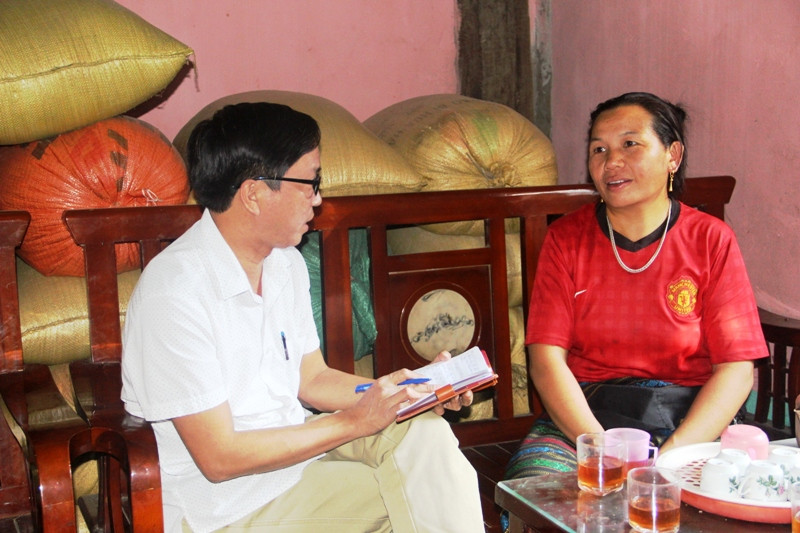 Bà Hà Thị Hòa (mẹ Hà Văn Chời) trao đổi với phóng viên GD&TĐ