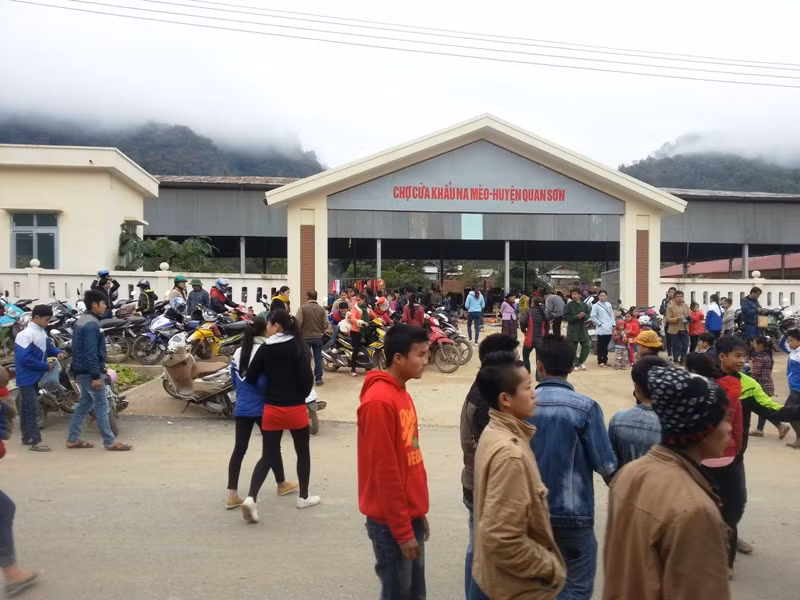 Chợ cửa khẩu Quốc tế Na Mèo (Thanh Hóa). 