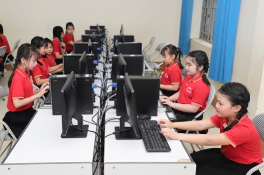 Để khắc phục khó khăn thầy và trò các trường đã linh hoạt sử dụng các trang thiết bị dạy học.