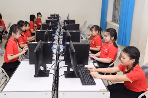 Để khắc phục khó khăn thầy và trò các trường đã linh hoạt sử dụng các trang thiết bị dạy học.