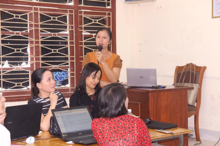 Trao đổi, chia sẻ ý kiến trong lớp bồi dưỡng