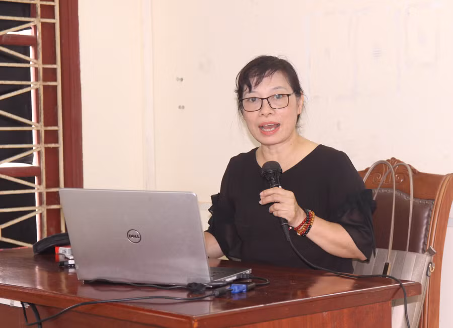 PGS.TS. Chu Thị Thủy An - Phó trưởng Khoa Giáo dục (ĐH Vinh) phụ trách lớp bồi dưỡng môn Tiếng Việt