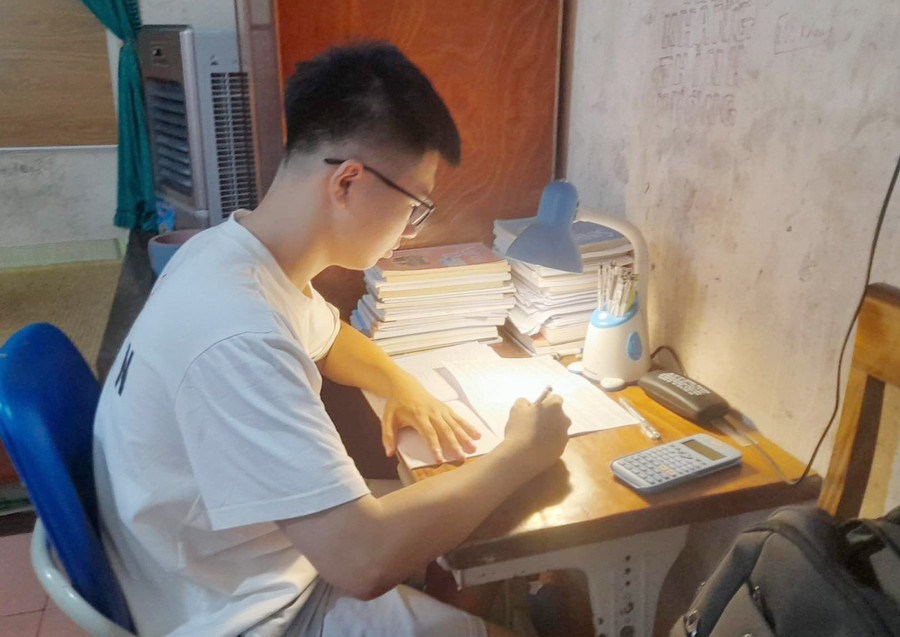 Thời gian này Lê Viết Khang đang tập trung cho kỳ thi tốt nghiệp THPT năm 2024. Ảnh: NVCC Thời gian này Lê Viết Khang đang tập trung cho kỳ thi tốt nghiệp THPT năm 2024. Ảnh: NVCC