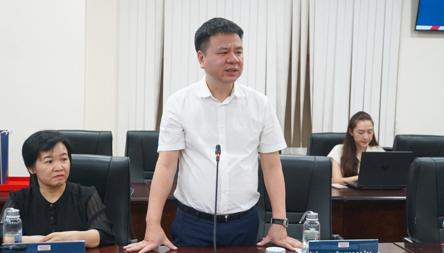 Nhà báo Triệu Ngọc Lâm, Tổng biên tập Báo Giáo dục và Thời đại phát biểu ý kiến. Ảnh: Mạnh Tùng Nhà báo Triệu Ngọc Lâm, Tổng biên tập Báo Giáo dục và Thời đại phát biểu ý kiến. Ảnh: Mạnh Tùng