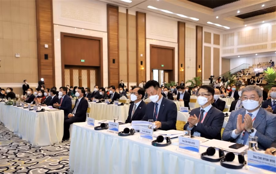 Các đại biểu dự hội nghị.