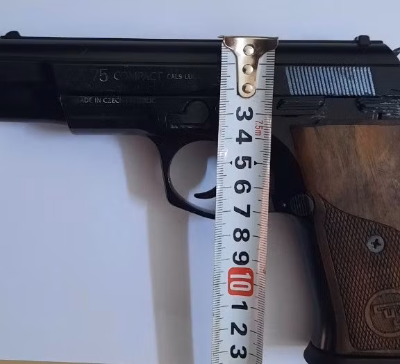 Khẩu súng của nhóm thanh niên gây án bị công an thu giữ. Ảnh: Công an Thanh Hóa cung cấp.